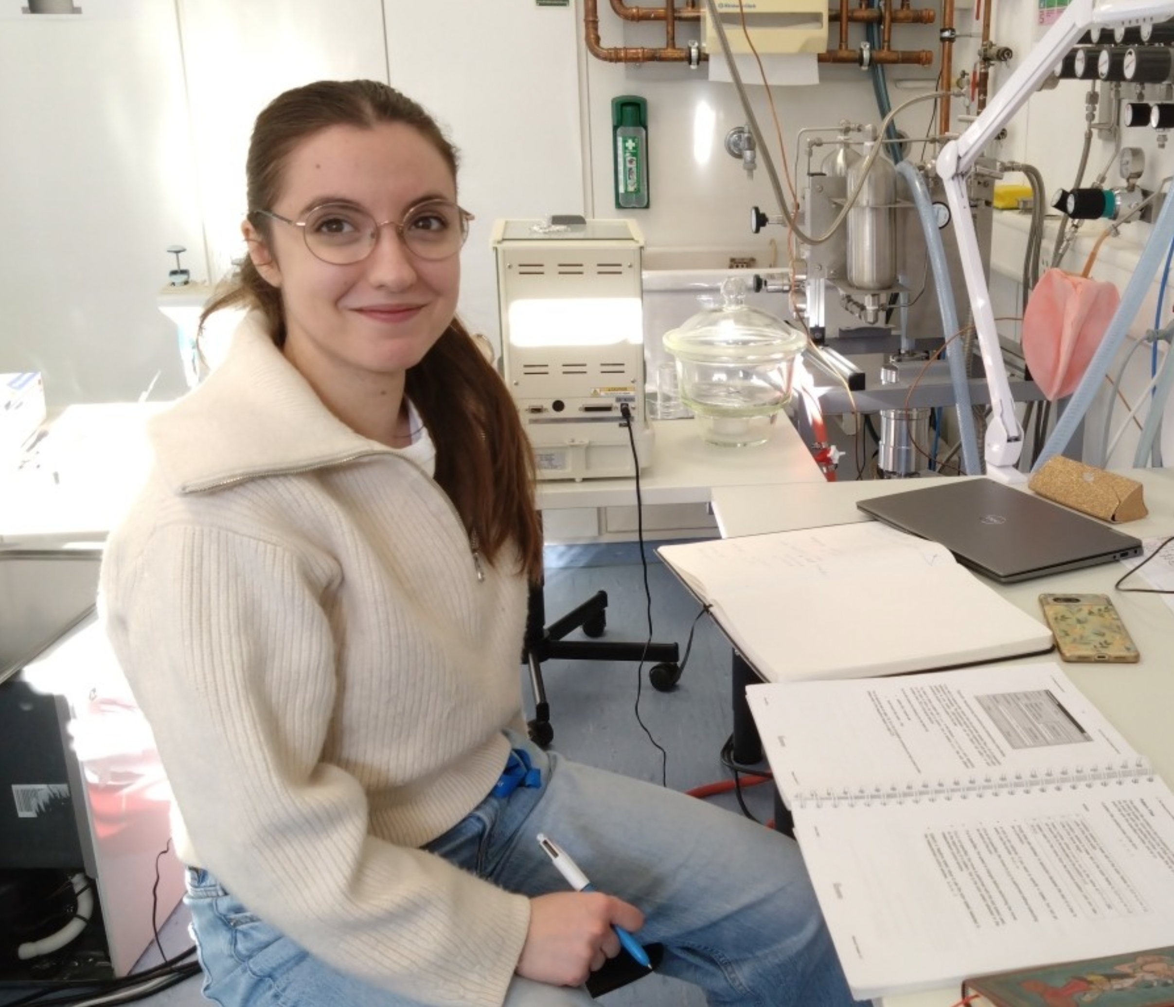 Georgia Predila working in the Dürr laboratory at JLU Gießen